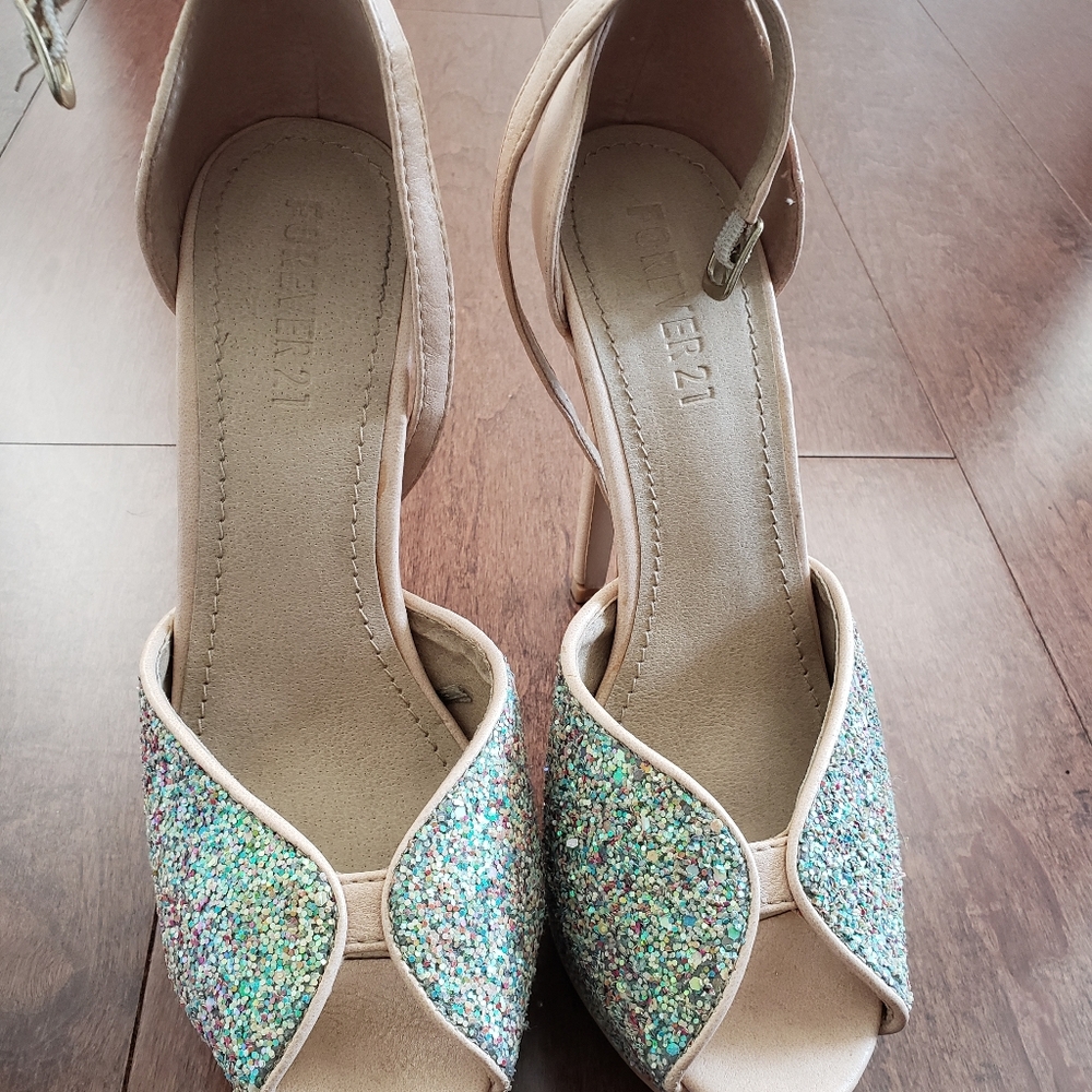 Heels - Picture 2 of 3